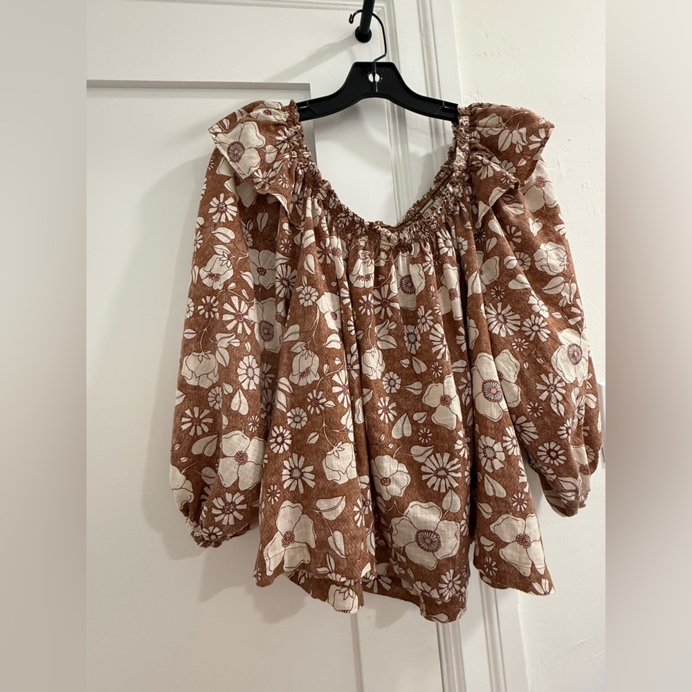 Free People light brown floral babydoll puff sleeve blouse (read) (fair)